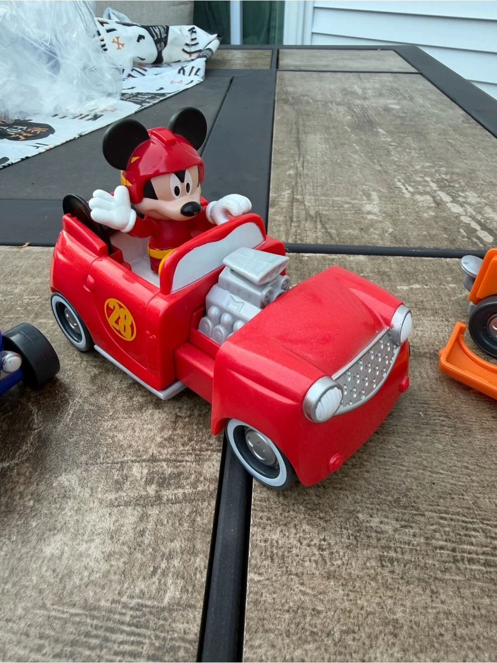 Mickeys Roadster racers 2-in1 transforming cars- set of three